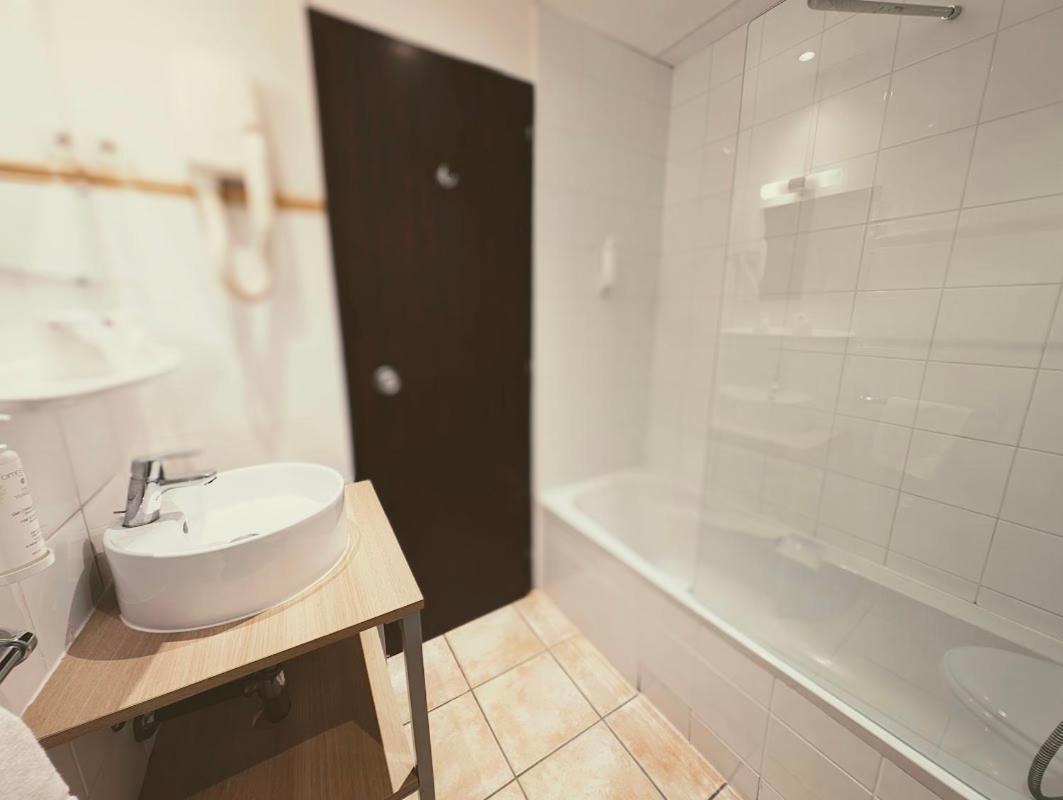 Hotel Du Centre Annemasse Zewnętrze zdjęcie